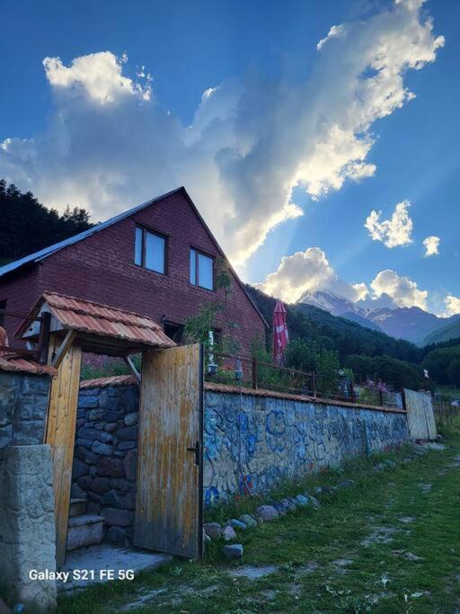 Peak House Villa คัซเบกี ภายนอก รูปภาพ